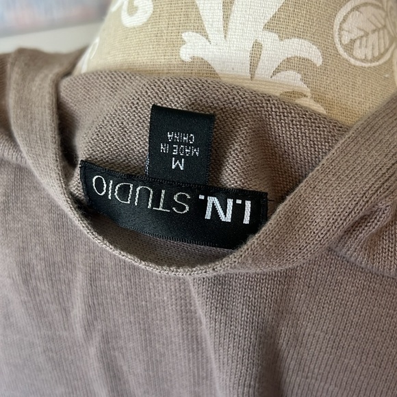 l.N. Studio button down knit top, M • - Picture 7 of 8